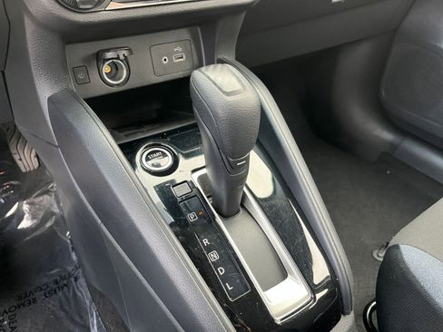 Used 2025 Nissan Versa SV image 39