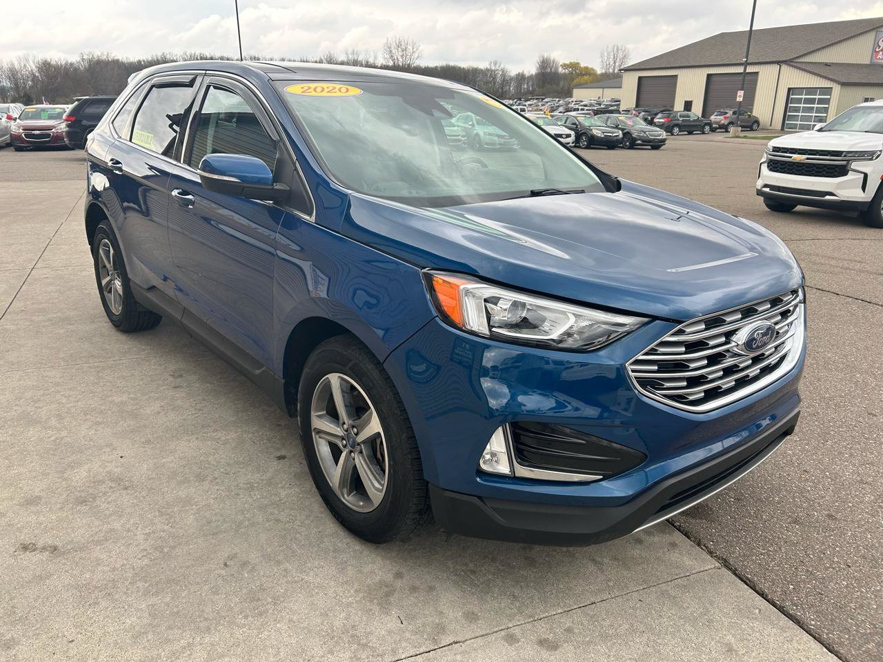 Used 2020 Ford Edge SEL w/ Convenience Package AWD/4WD image 3
