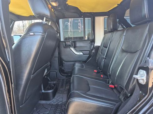 Used 2018 Jeep Wrangler Unlimited Rubicon w/ Cold Weather Group image 15