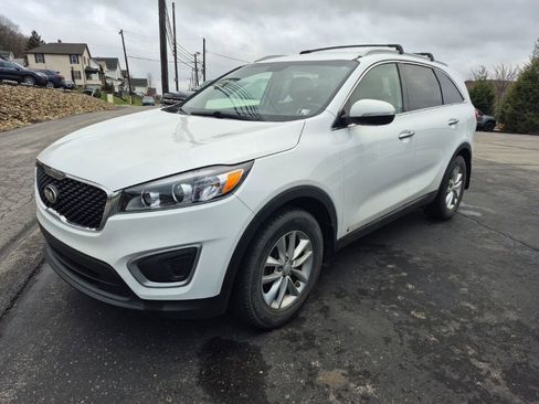 Used 2016 Kia Sorento LX w/ LX Convenience Package image 3