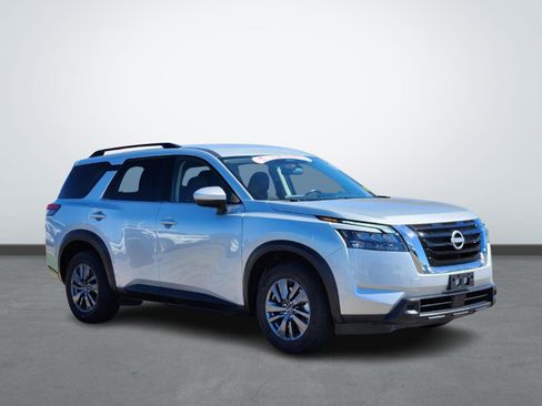 Used 2024 Nissan Pathfinder SV image 5
