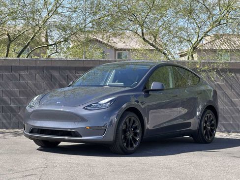 Used 2023 Tesla Model Y Long Range AWD/4WD image 4