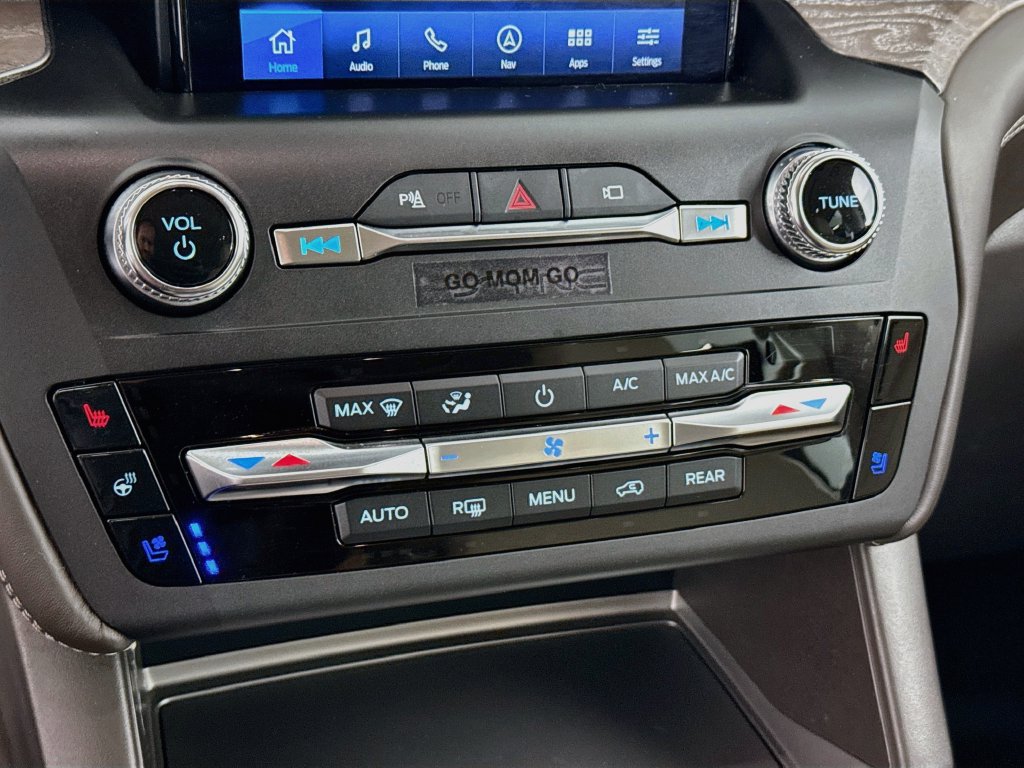 Used 2020 Ford Explorer Platinum w/ Premium Technology Package AWD/4WD image 15