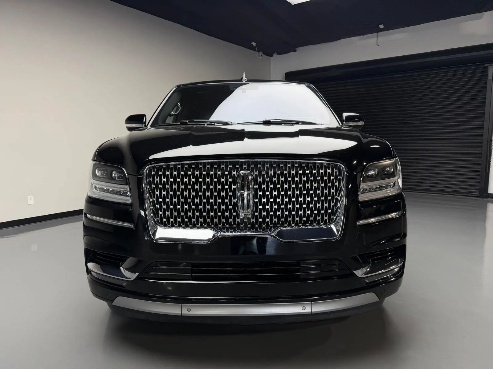 Used 2018 Lincoln Navigator Reserve w/ Technology Package AWD/4WD image 2