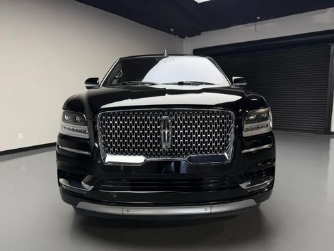 Used 2018 Lincoln Navigator Reserve w/ Technology Package AWD/4WD image 2