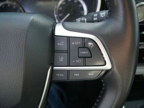 Certified 2023 Toyota Highlander XLE image 27