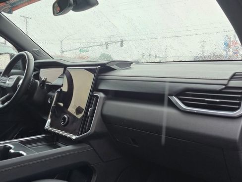 Used 2024 GMC Acadia Elevation image 12