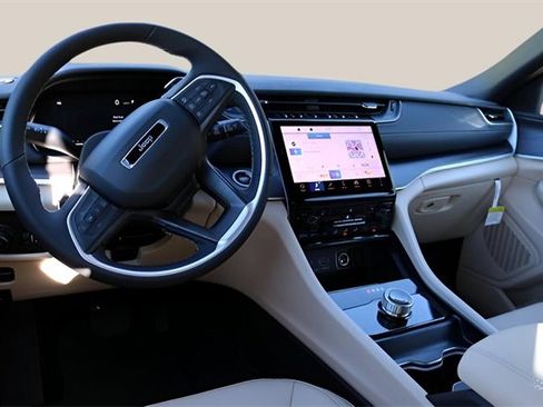 New 2025 Jeep Grand Cherokee L Limited image 14