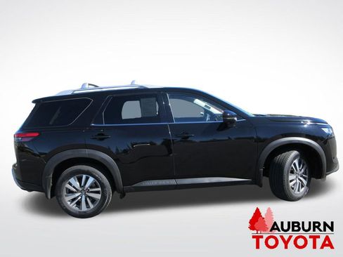 Used 2024 Nissan Pathfinder SL AWD/4WD image 2