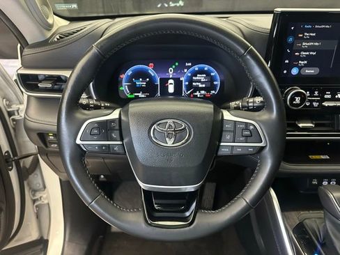 Used 2023 Toyota Highlander Platinum AWD/4WD image 25