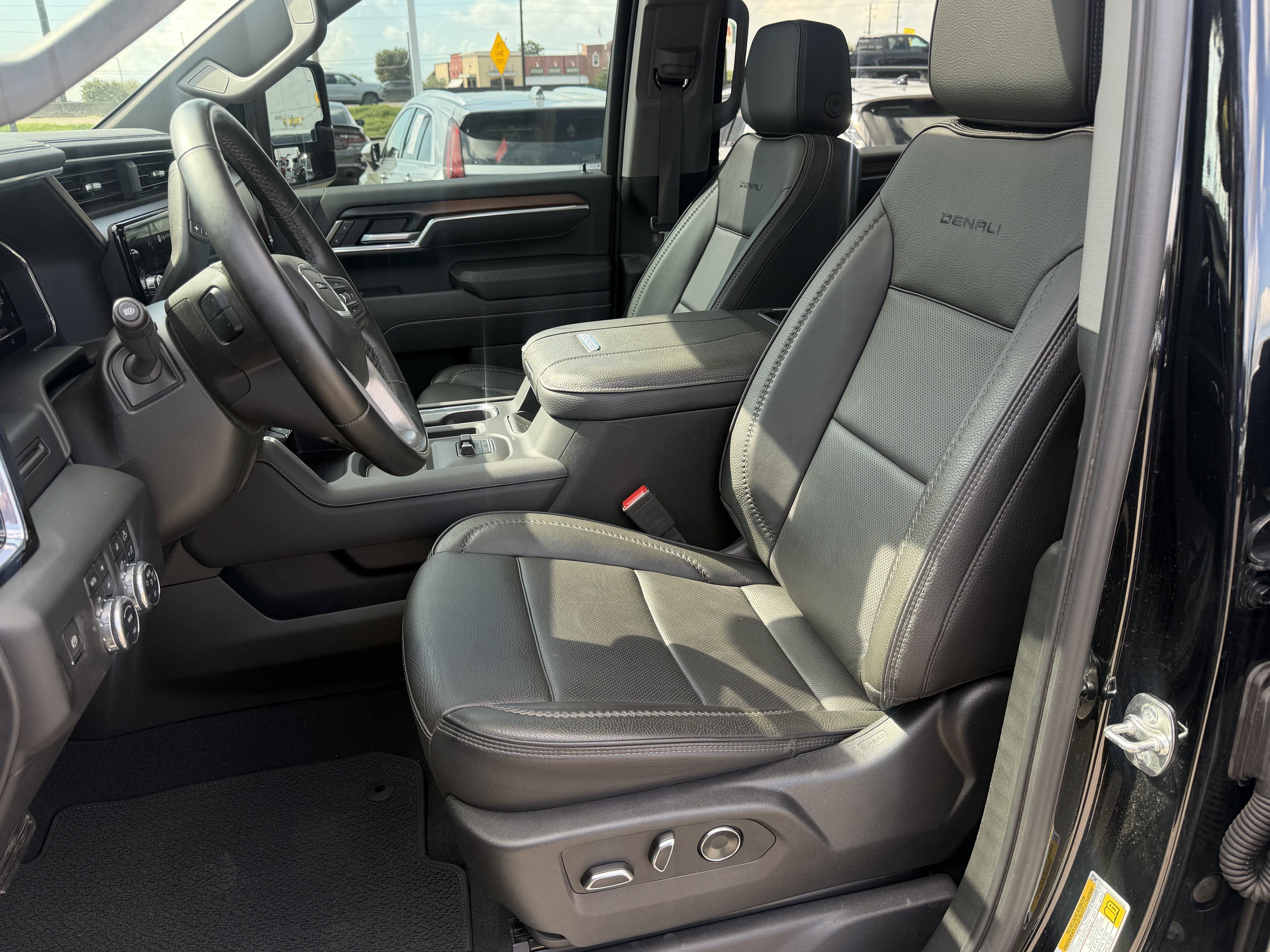Used 2025 GMC Sierra 3500 Denali AWD/4WD image 22