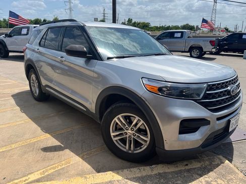 Used 2023 Ford Explorer XLT RWD image 9