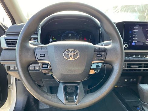 Used 2025 Toyota Camry LE FWD image 4
