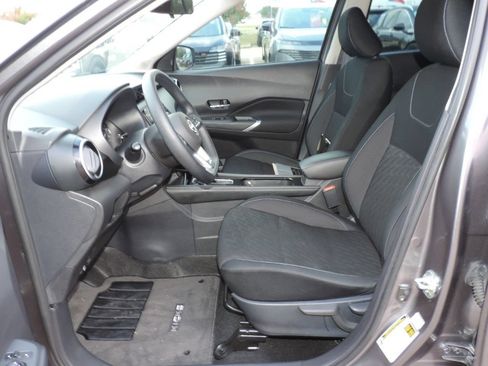 Used 2024 Nissan Kicks SV FWD image 19