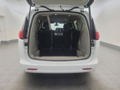 Used 2020 Chrysler Voyager Lxi FWD image 29