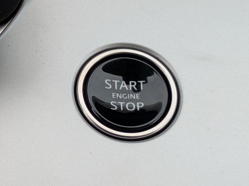 New 2026 Land Rover Range Rover SE image 17