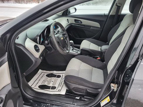 Used 2013 Chevrolet Cruze LS image 11