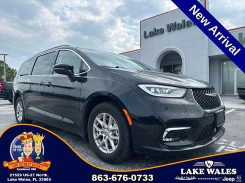 Certified 2022 Chrysler Pacifica Touring-L FWD image 1