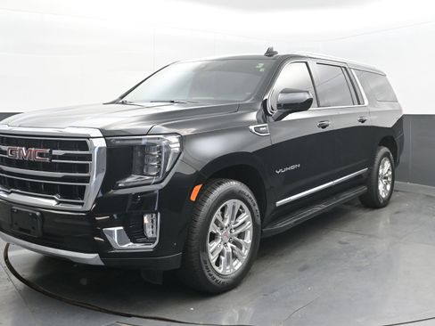 Used 2021 GMC Yukon XL SLT image 3