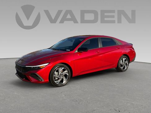 Used 2025 Hyundai Elantra SEL image 20