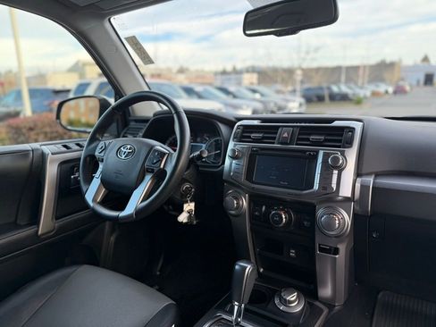 Used 2017 Toyota 4Runner SR5 Premium image 21