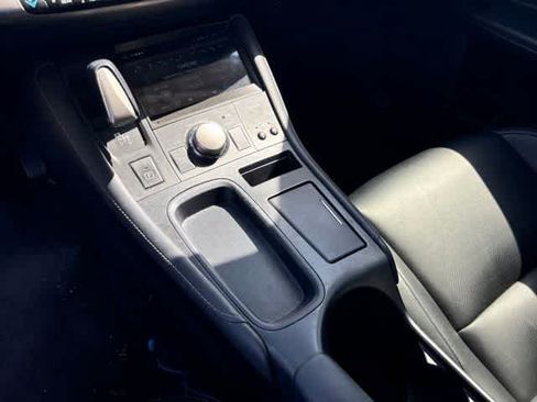 Used 2016 Lexus CT 200h w/ Seat Comfort Package FWD image 18