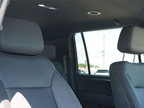Used 2026 Chevrolet Suburban Z71 w/ Comfort Package AWD/4WD image 30