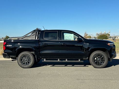 New 2025 Chevrolet Colorado Z71 w/ Midnight Edition image 3