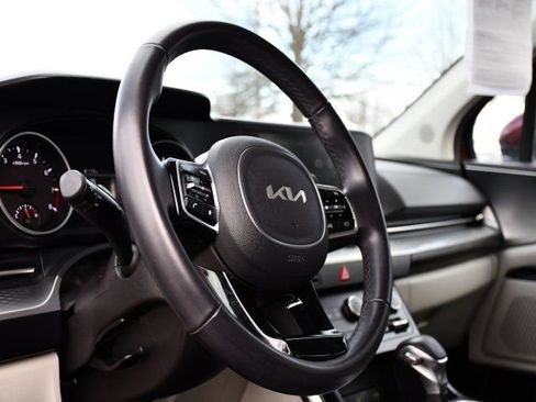 Used 2024 Kia Carnival LX image 11