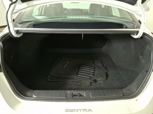 Used 2023 Nissan Sentra SR w/ SR Premium Package FWD image 30
