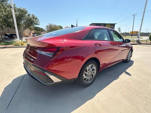 Used 2024 Hyundai Elantra SEL FWD image 6