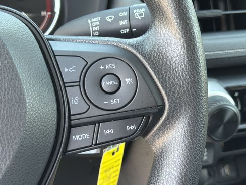 Used 2025 Toyota RAV4 LE AWD/4WD image 25