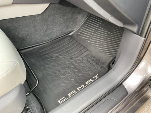 Used 2018 Toyota Camry SE w/ Moonroof Package FWD image 41