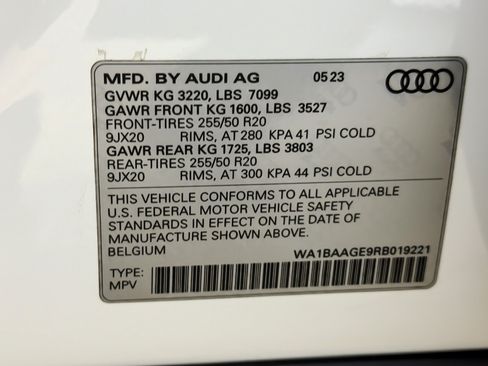 Used 2024 Audi Q8 e-tron Premium AWD/4WD image 28