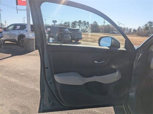 Used 2025 Honda HR-V LX image 11