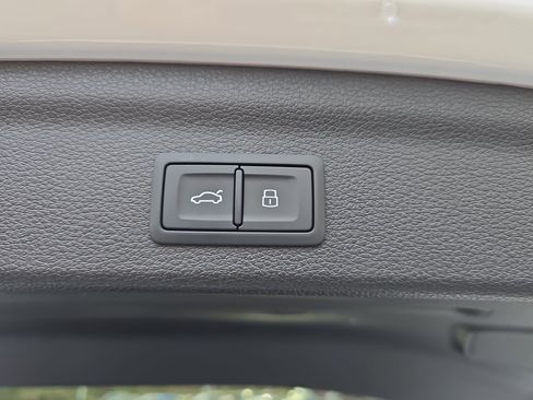 New 2025 Audi Q3 2.0T Premium image 13