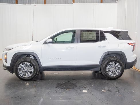 New 2027 Chevrolet Equinox LT w/ Convenience Package II AWD/4WD image 4