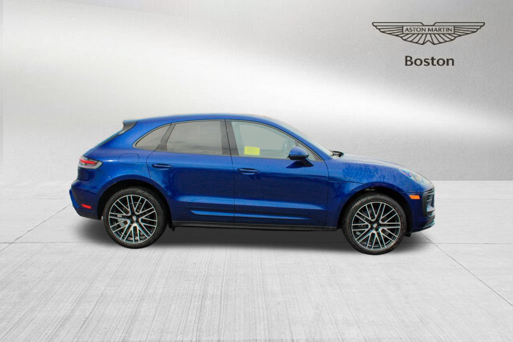 Used 2025 Porsche Macan AWD/4WD image 3