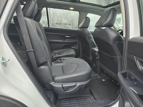 Used 2024 Toyota Grand Highlander Platinum image 13