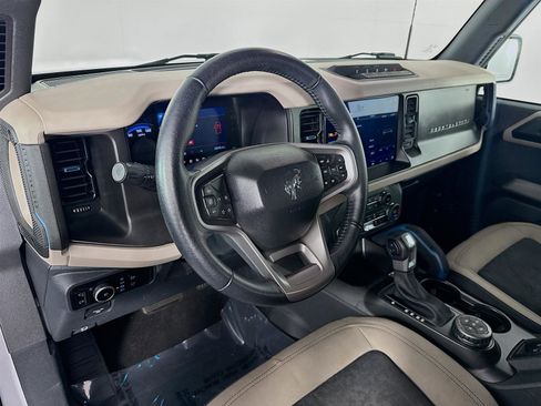 Used 2023 Ford Bronco Wildtrak image 10