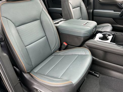 Used 2025 GMC Yukon XL AT4 w/ AT4 Premium Plus Package AWD/4WD image 29