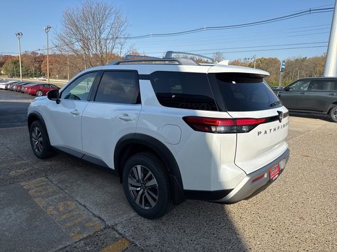New 2025 Nissan Pathfinder SL image 6