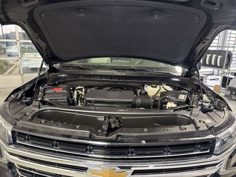 Used 2021 Chevrolet Suburban LT w/ LT Signature Package AWD/4WD image 30