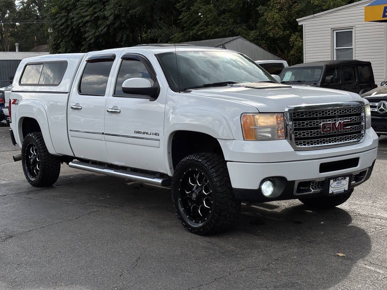Used 2014 GMC Sierra 2500 Denali w/ Suspension Package, Off-Road AWD/4WD image 2
