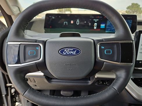 Used 2025 Ford Expedition Active AWD/4WD image 30