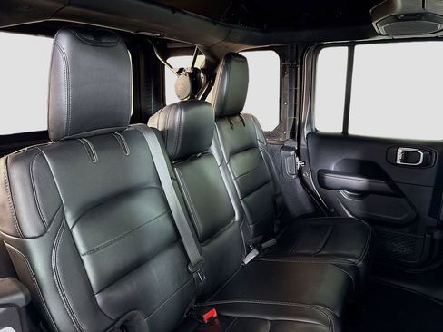 Used 2019 Jeep Wrangler Unlimited Sahara image 30