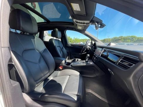 Used 2021 Porsche Macan AWD/4WD image 30