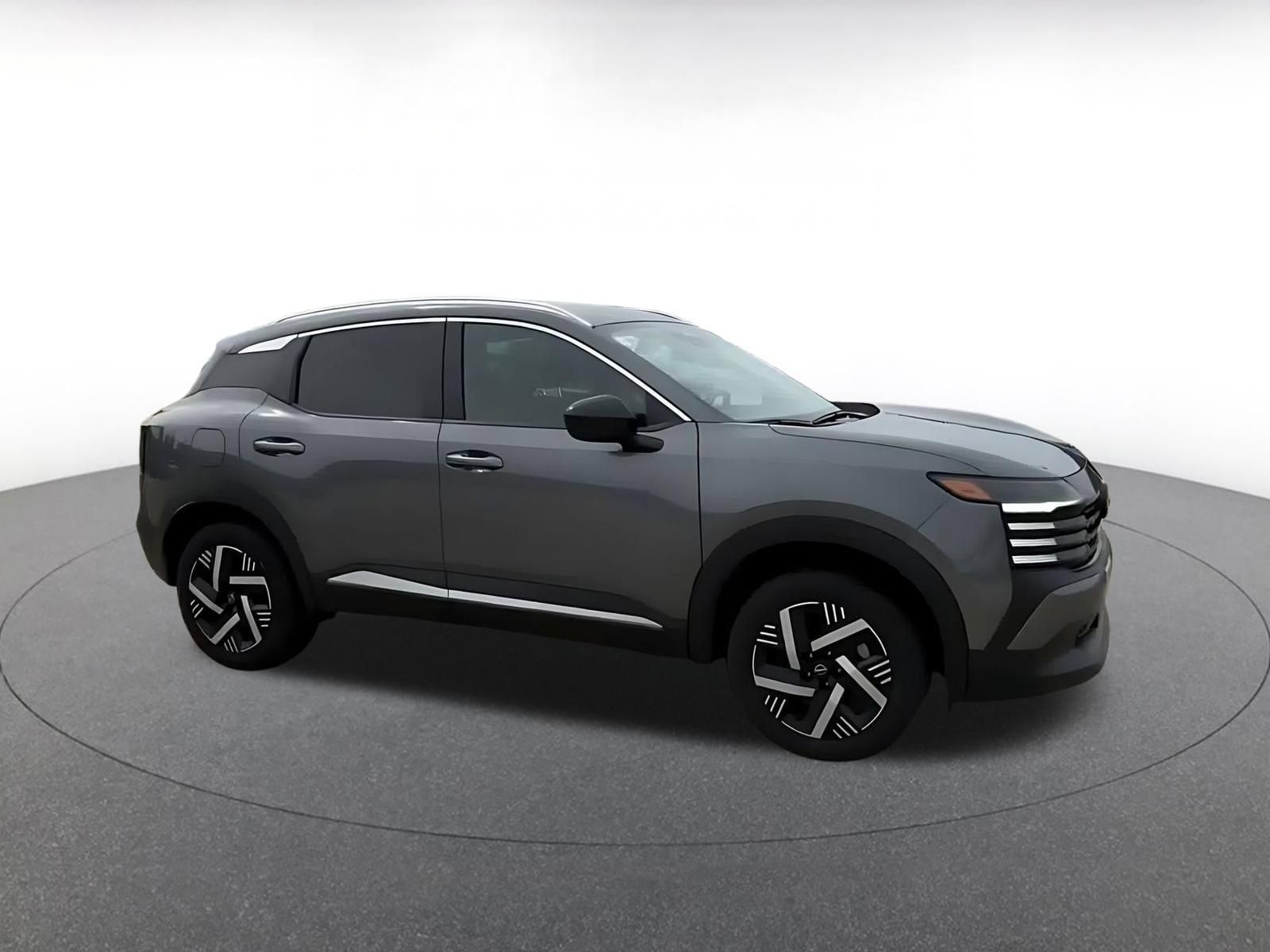 Used 2026 Nissan Kicks SV FWD image 2