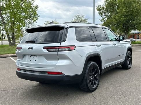 Used 2024 Jeep Grand Cherokee L Altitude AWD/4WD image 2