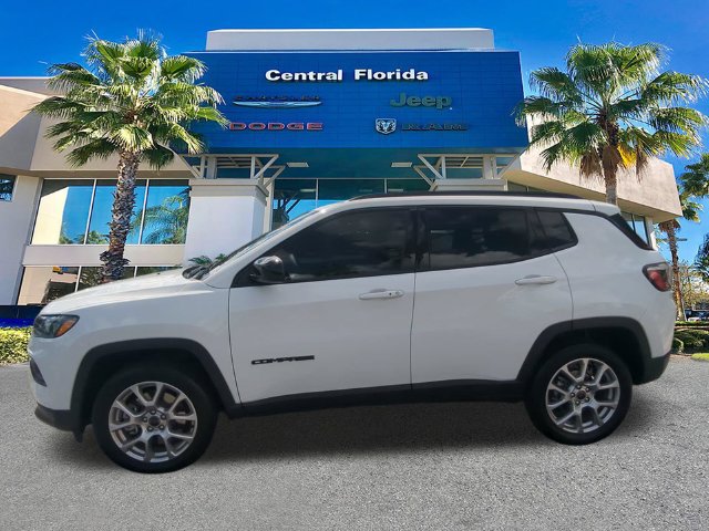 Used 2025 Jeep Compass Latitude w/ Altitude Special Edition AWD/4WD image 8